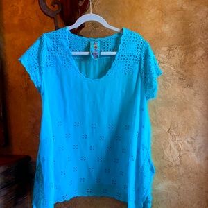 Johnny was NWOT Darla tunic.  (breathable fabric, not polyester) S